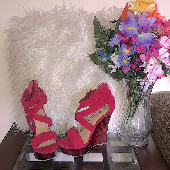 Women’s Fuchsia Wedge Strap Sandals - Picture 1 of 12